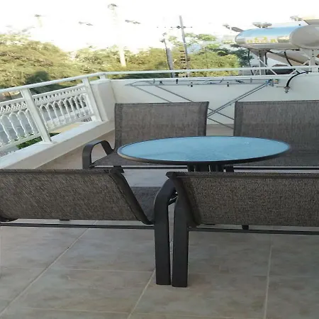 Giannas Apartamento Charaki